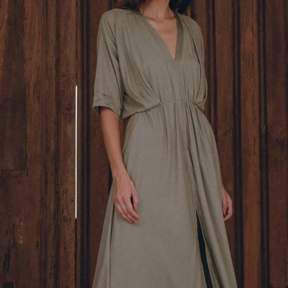 Aura Elegant Maxi Dress Size M